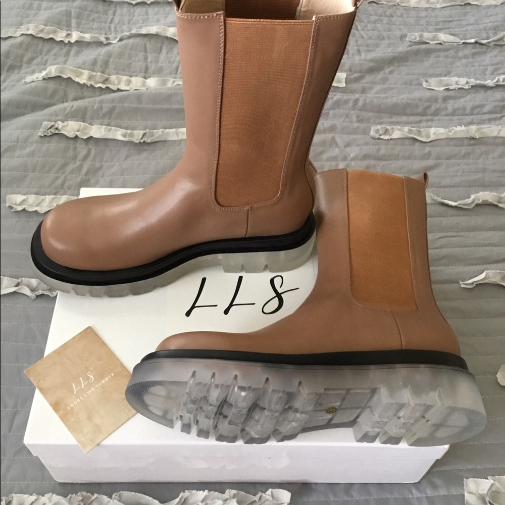 Looks Like Summer Zarya Chelsea Boots